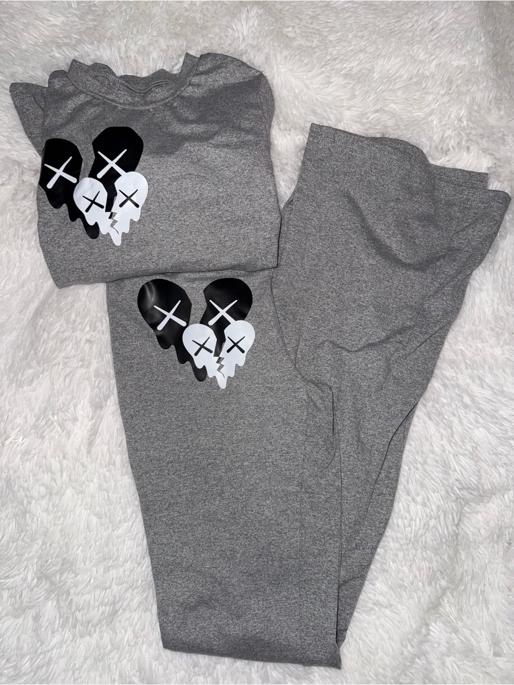 Gray long sleeve & Sweatpants Set with Black & White Drip Heart Graphics